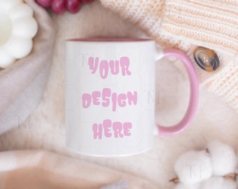 Maqueta de taza con asa rosa, maqueta de taza acogedora, taza blanca con asa rosa, maqueta de taza de otoño, maqueta de taza de cerámica blanca, maqueta de taza de café rosa de 325 ml