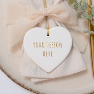 Herz Ornament Mockup, Weihnachtsverzierung Mockup, Keramik Ornament Mockup, weißes Herz Ornament Mockup, Sublimationskeramik Ornament Mockup
