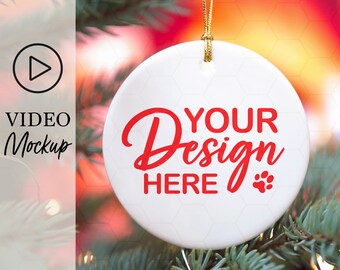 Video mockup di un ornamento natalizio, ornamento rotondo in ceramica bianca, mockup di un ornamento Printify, video mockup di un ornamento, ornamento in ceramica con stampa a sublimazione