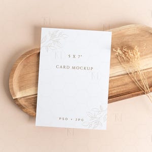 Maqueta de tarjeta PSD de 5x7, maqueta de tarjeta de invitación de boda, maqueta de tarjeta de felicitación, maqueta de tarjeta neutra, maqueta de tarjeta minimalista, maqueta de tarjeta bohemia