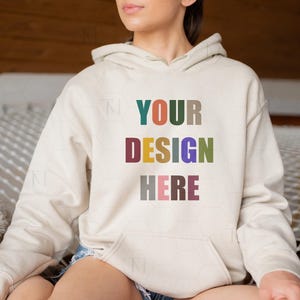 Sand Gildan 18500 hoodiemodel, G185 model, dameshoodiemodel, hooded sweatermodel, 18500 model, trendy hoodiemodel, hoodiemodel