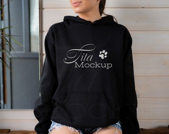 Gildan 18500 Mockup, Czarny Bluza z Kapturem Mockup, Gildan Czarny Bluza z Kapturem Mockup, Model Bluzy z Kapturem Mockup