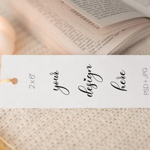 PSD Lesezeichen Mockup, 2x15 cm Karten Mockup, leeres Lesezeichen Mockup, Lesezeichen Mockup PSD, intelligentes Objekt Mockup, stationäres Mockup, Lesezeichen Quasten