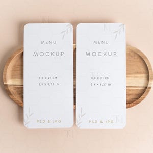 Doppelte DL Karte mit abgerundeten Ecken, DL Menü Mockup, Hochzeitskarte Mockup, Vertikale doppelseitige Karte, PSD Smart Objekt
