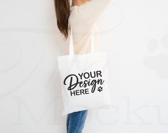 Tragetasche Mockup, weiße Tragetasche Mockup, Print on Demand Mockup, Ästhetische Tragetasche, Geschenktüte Mockup, Printimmer Tragetasche, Model Mockup