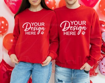 Maqueta de sudadera Gildan 18000 de San Valentín, cuello redondo rojo (descarga digital)