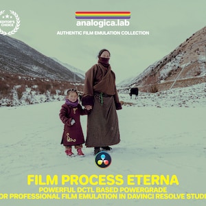 Puede incluir: Una mujer y un niño están de pie en un paisaje nevado. La mujer lleva una túnica marrón y una máscara facial negra. El niño lleva una chaqueta morada y un gorro rojo. El texto "FILM PROCESS ETERNA" está en letras amarillas en la parte inferior de la imagen. El texto "POWERFUL DCTL BASED POWERGRADE" está en letras amarillas debajo de la primera línea de texto. El texto "FOR PROFESSIONAL FILM EMULATION IN DAVINCI RESOLVE STUDIO" está en letras amarillas debajo de la segunda línea de texto.