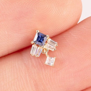 Boucles d'oreilles superposées en tanzanite en or massif 14 carats, clou du cartilage, boucle d'oreille tragus, clou hélicoïdal, boucle d'oreille conque, boucle d'oreille sans fil à l'arrière