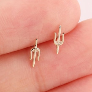 14k Solid Gold Trident Top Push Back Stud Poseidon-Inspired Cartilage Earring Helix Tragus Stud Tragus Conch Earring Labret Bar Stud