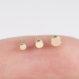 14K Solid Gold Multiple Size Disc Internally Threaded Earring Round Disc Cartilage Stud Helix Conch Tragus Earring Labret Flat Back Stud