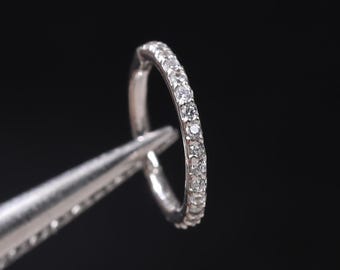 Piercing per elice, rook, clicker, trago, half eternity in oro bianco massiccio 14 carati con diamanti incastonati a pavé e piercing per naso.