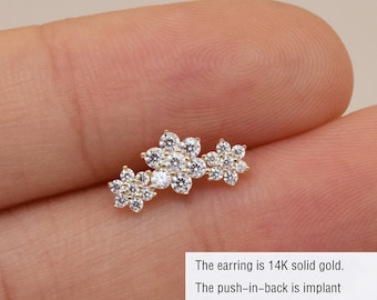 14k Solid Gold Dainty Cluster Flower Climber Tragus Stud Earring Triple Flowers Cartilage Push Back Conch Helix Stud Labret Stud Flat Back