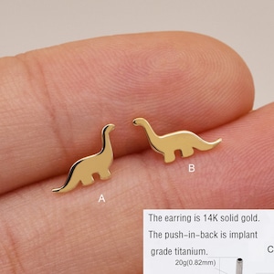 Piercing a pressione a forma di dinosauro in oro massiccio 14 carati, piercing a forma di piccolo dinosauro con elica e conca, piercing senza filettatura a forma di trago, elica anteriore e labret.