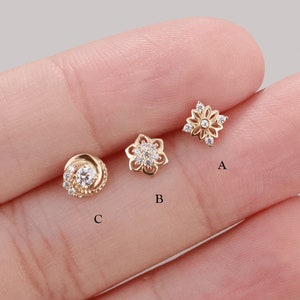 14K Solid Gold Tiny Flower Cartilage Earring Threadless Push-In Labret Stud Flower Helix Stud Tragus Stud Conch Earring Flat Back Earring