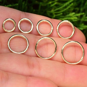Brinco de argola com dobradiça de ouro maciço 14K, argola para cartilagem, argola de concha, argola de hélice, argola de nariz, 18g/16g, joia de piercing para presente de mãe