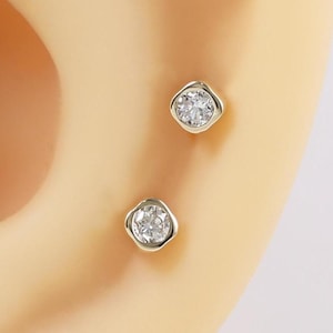 14k Solid Gold 0.03 ct Real Diamond Flower Stud Earring Gold Floral Cartilage Helix Stud Tragus Conch Nose StudPiercing Flat Back Stud