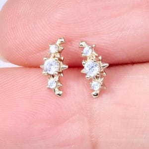 Pendiente trepador de oro macizo de 14 k con forma de estrella, con arco de constelación brillante, para cartílago, hélice, caracola, piercing para trago, parte trasera plana