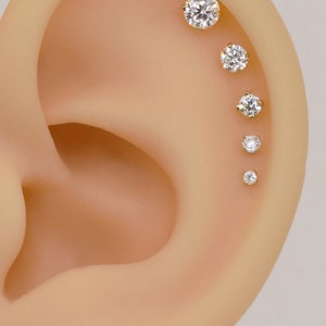 14k Solid Gold Solitaire Diamond Cartilage Earring Screw on Flat Back Labret Stud Moissanite Tragus stud Internal threaded Helix Piercing zdjęcie 4