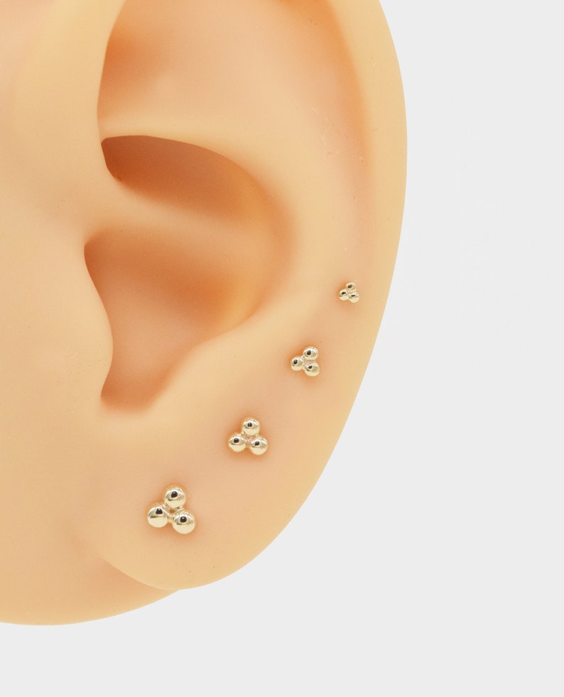 14k massief goud Three Dot kraakbeen Stud Earring Tiny Conch Earring kraakbeen Stud Helix Stud Tragus Stud Push in rug cadeau voor moeder afbeelding 1