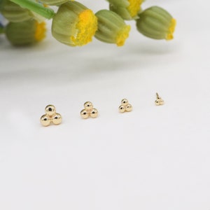 Boucle d'oreille cartilagineuse à trois points en or massif 14 carats Boucle d'oreille petite conque Stud Cartilage Helix Stud Tragus Push in back Cadeau pour maman image 5