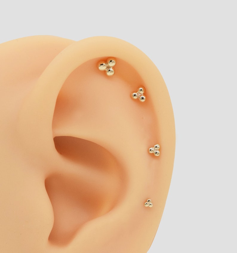 14k massief goud Three Dot kraakbeen Stud Earring Tiny Conch Earring kraakbeen Stud Helix Stud Tragus Stud Push in rug cadeau voor moeder afbeelding 4