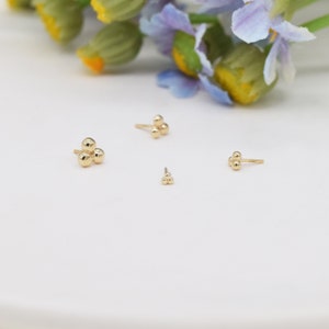 14k massief goud Three Dot kraakbeen Stud Earring Tiny Conch Earring kraakbeen Stud Helix Stud Tragus Stud Push in rug cadeau voor moeder afbeelding 8