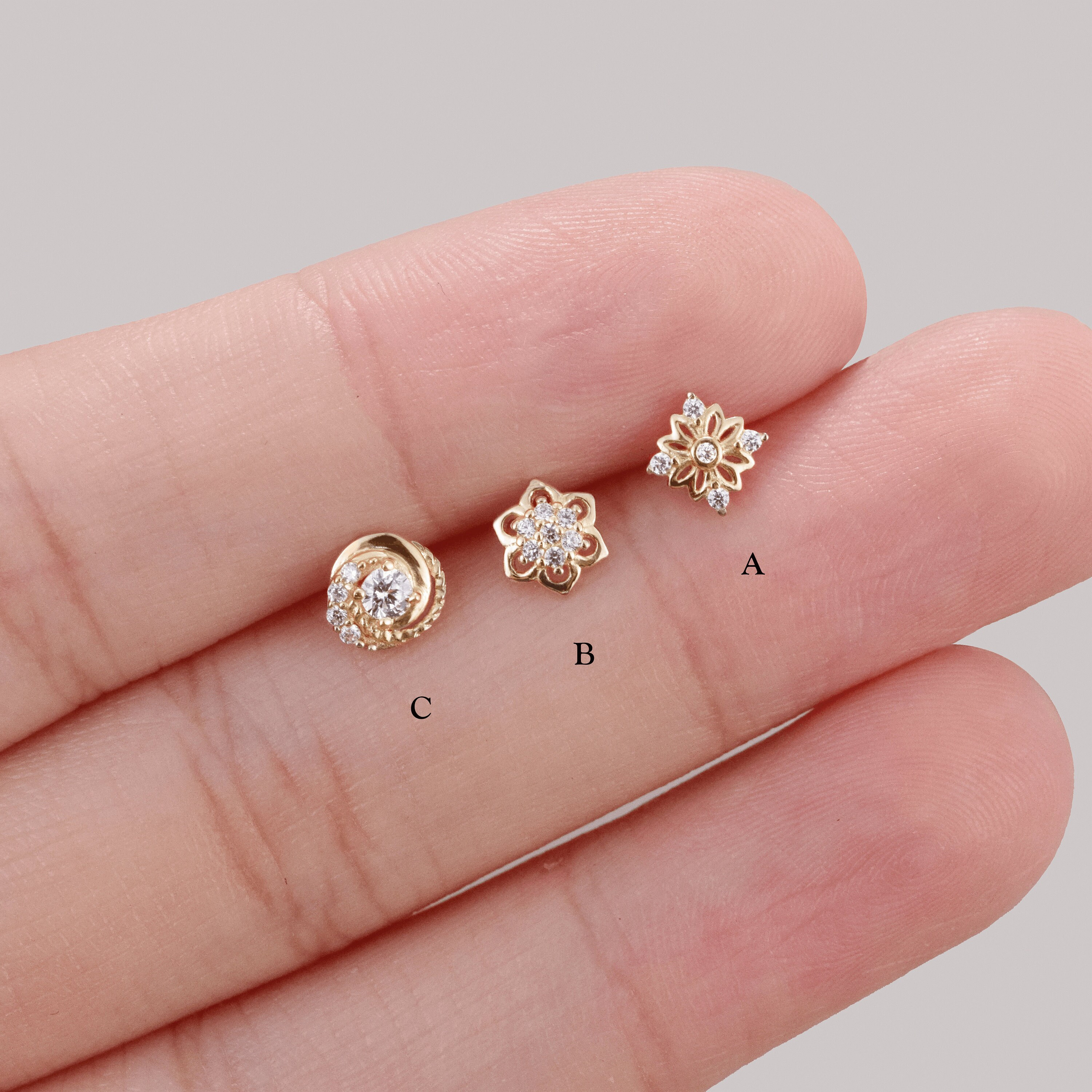 14K Solid Gold Tiny Flower Cartilage Earring Threadless Push-In Labret Stud Flower Helix Stud Tragus Stud Conch Earring Flat Back Earring
