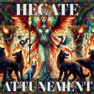 以下が含まれることがあります： 魔女術のギリシャの女神ヘカテのステンドグラスの画像。黒い犬が3匹と炎が描かれている。画像の下部に「ATTUNEMENT」という文字がある。