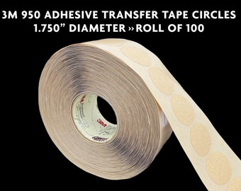 Puede incluir: Un rollo de círculos de cinta de transferencia adhesiva 3M 950. La cinta es beige con círculos de 4,45 cm de diámetro. El rollo contiene 100 círculos. El texto en la imagen dice "3M 950 ADHESIVE TRANSFER TAPE CIRCLES 1.750" DIAMETER » ROLL OF 100".