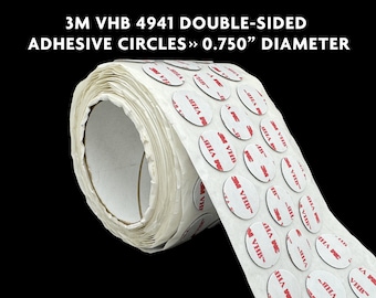Puede incluir: Un rollo de círculos adhesivos de doble cara 3M VHB 4941, cada uno con un diámetro de 1,9 cm. Los círculos son blancos con letras 3M VHB rojas.