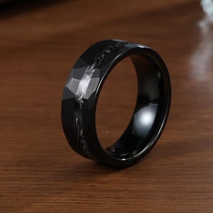 Meteorite Inlay Tungsten Wedding Band,Black Hammered Tungsten Carbide Ring,Mens Wedding Band,Unique Couples Band, Mens Ring,Anniversary Gift