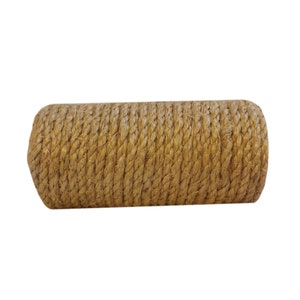 K&ouml;nnte beinhalten: Eine Rolle aus nat&uuml;rlichem braunem Sisal-Seil.