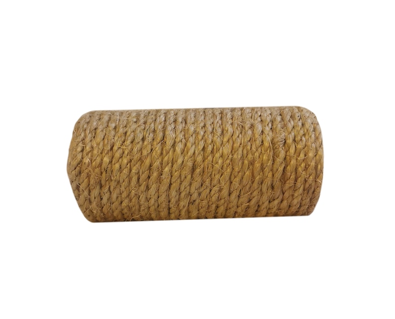 K&ouml;nnte beinhalten: Eine Rolle aus nat&uuml;rlichem braunem Sisal-Seil.