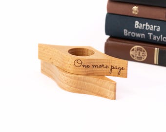 Wooden Thumb Page Holder for Reading – Personalised Book Page Spreader, Handmade Reading Accessory Gift