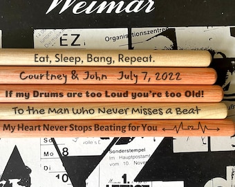 Personalisierte Drumsticks mit Box 5A Individuell graviertes Geschenk für Schlagzeuger Him Mann Freund Ehemann Musiker Jahrestagsgeschenk für Band Männer Her