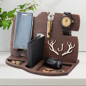Personalized Docking Station - Wooden Phone Stand - Custom Engraved Desk Organizer - Gift for Him - Handmade Charging Station - Gift for Dad