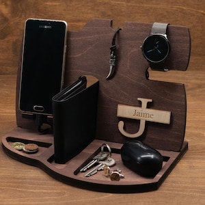 Valentinstag Geschenk für Ihn Männer Freund Personalisierte Telefon Docking Ladestation Tech Zubehör Geschenkidee für Mann Schreibtisch Organizer aus Holz