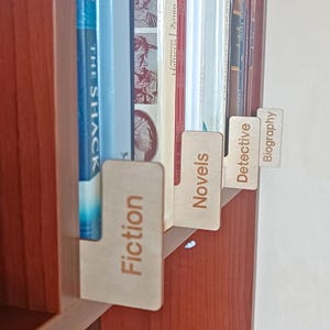 Drewniane Przekładki Książek - Etykiety na Półkę, Organizer Biblioteczny, Prezent dla Miłośnika Książek lub Czytelnika