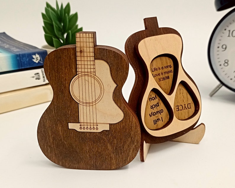 Cadeau personnalisé pour lui, boîte de support de médiator pour guitare, cadeaux guitare, idée cadeau de Noël pour lui, étui pour médiator, cadeau homme petit ami musicien image 7