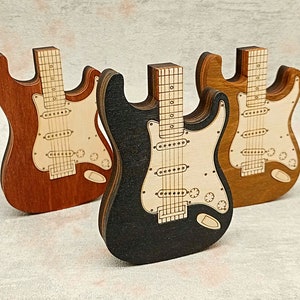 Scatola porta plettri personalizzata personalizzata Custodia per plettro in legno con incisione personalizzata Accessori per chitarra elettrica Regalo personalizzato per lui Uomo fidanzato immagine 1