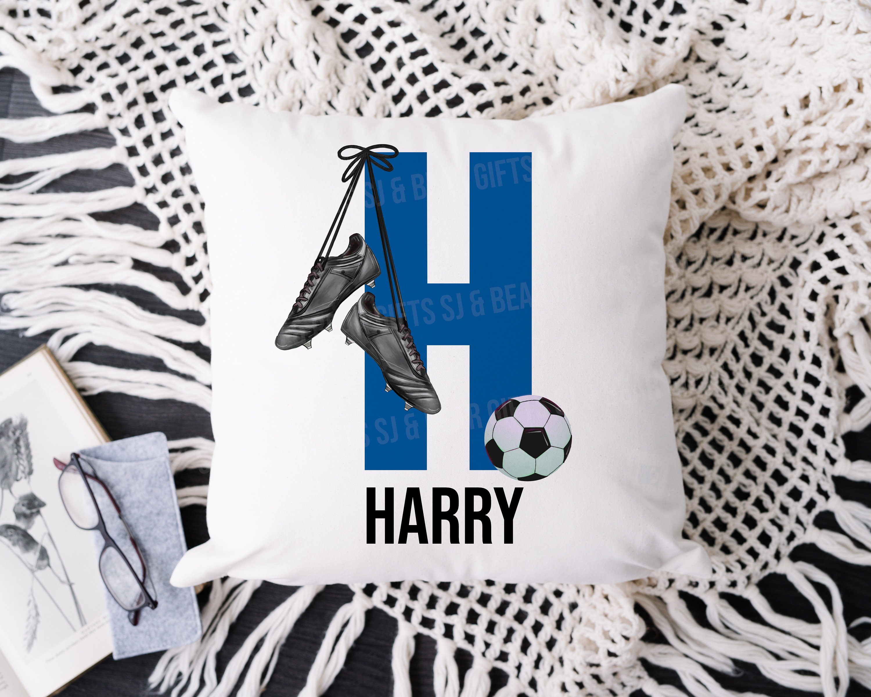 Personalisiertes Fußballkissen, bedrucktes Initialen-Namensdesign, Fußball-Kissen, Kissen für Mädchen-Jungen-Schlafzimmer, Weihnachtsgeschenk
