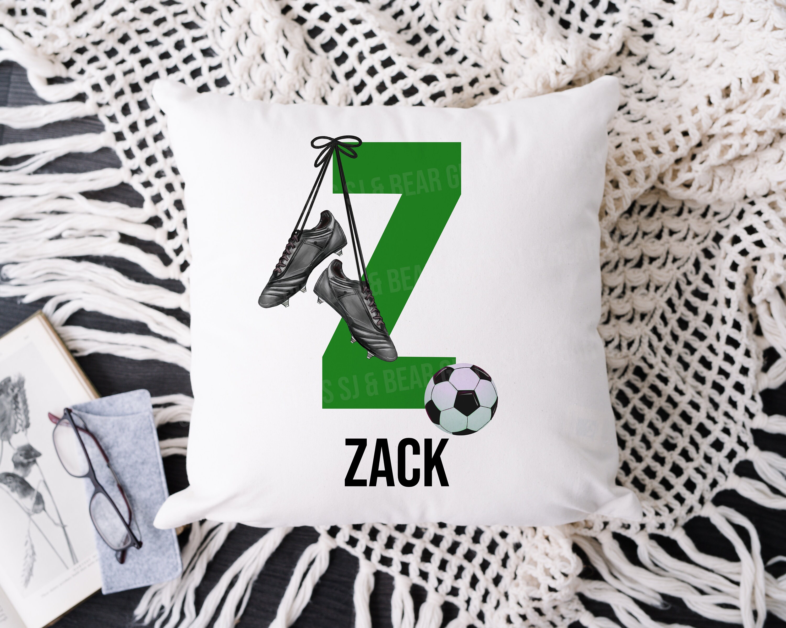 Personalisiertes Fußballkissen, bedrucktes Initialen-Namensdesign, Fußball-Kissen, Kissen für Mädchen-Jungen-Schlafzimmer, Weihnachtsgeschenk