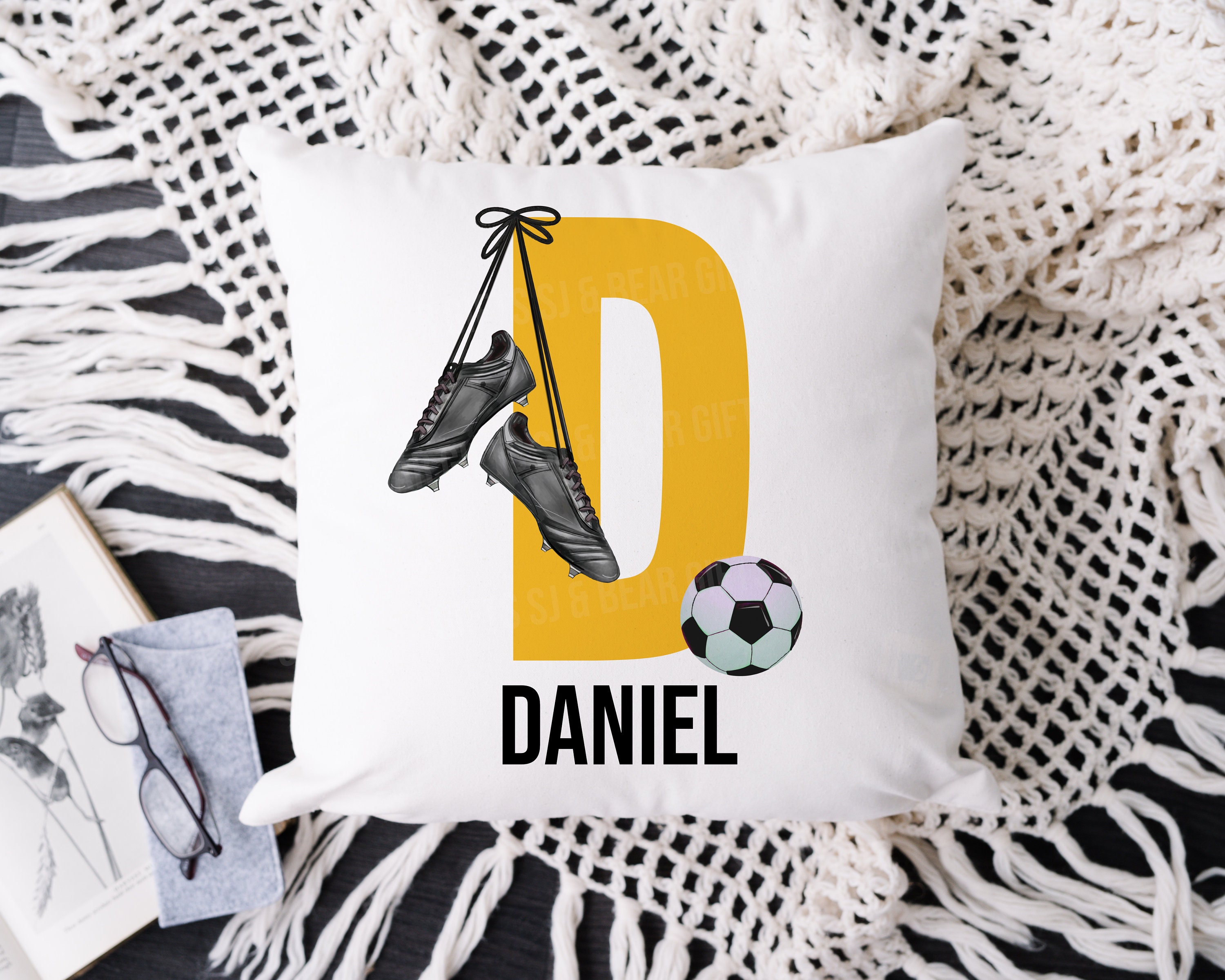 Personalisiertes Fußballkissen, bedrucktes Initialen-Namensdesign, Fußball-Kissen, Kissen für Mädchen-Jungen-Schlafzimmer, Weihnachtsgeschenk
