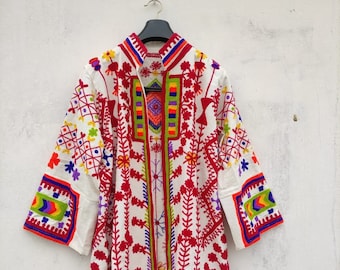 Płaszcz Suzani, kurtka damska Suzani, kurtka z haftem indyjskiej bawełny, płaszcz z haftem ręcznym, szata kimono Suzani, kurtka z haftem Suzani,
