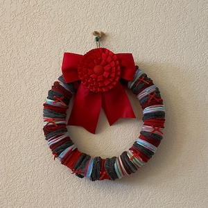 HOLIDAY WREATH Red Black Gray Blue Repurposed Potholder Cotton Loops