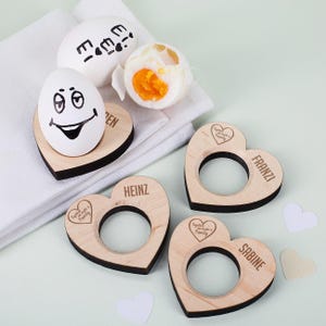 4er Set Eicherbecher mit Gravur und Wunschnamen, Holzbecher in Herzform, Eierbecher mit Name, personalisierte Eierbecher