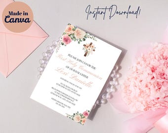 Peut inclure: Une invitation blanche avec des motifs floraux et le texte "Première Sainte Communion" et "Lexi Danielle". La carte est entourée d'éléments décoratifs, dont une enveloppe rose et un bouquet de fleurs roses. Les mots "Téléchargement instantané !" sont écrits en haut.