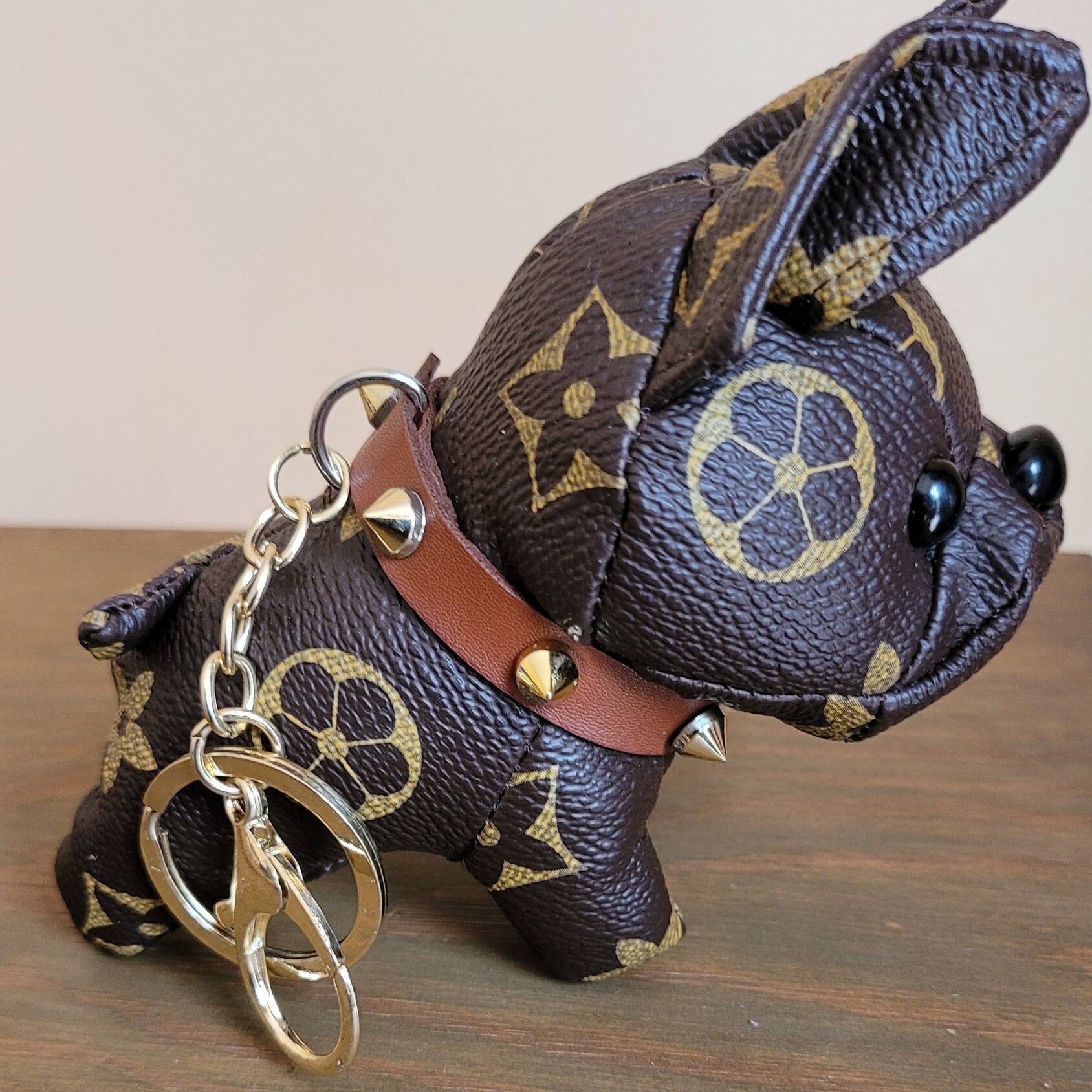 KEYCHAIN White/Brown LOUIS VUITTON French Bulldog