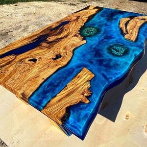 Aangepaste oceaantafel | Live Edge Epoxy Ocean Tafel | Eettafel epoxy | Natuurlijke olijftafel | 100% handgemaakt | Snelle gratis verzending