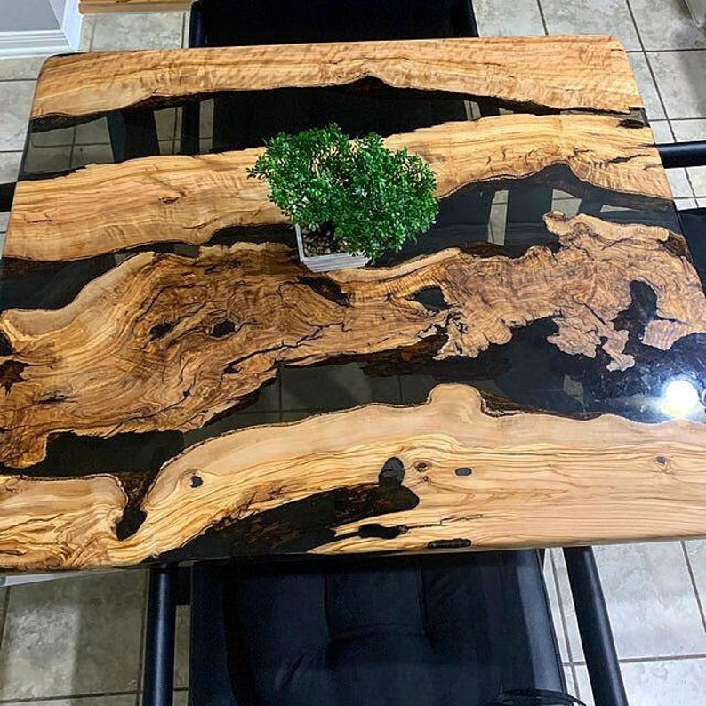 Specialbeställning av olivträ, klart brunt epoxibord - Live Edge - River-bord - Matbord - Soffbord - Köksbord - 100 % HANDGJORT bild 1